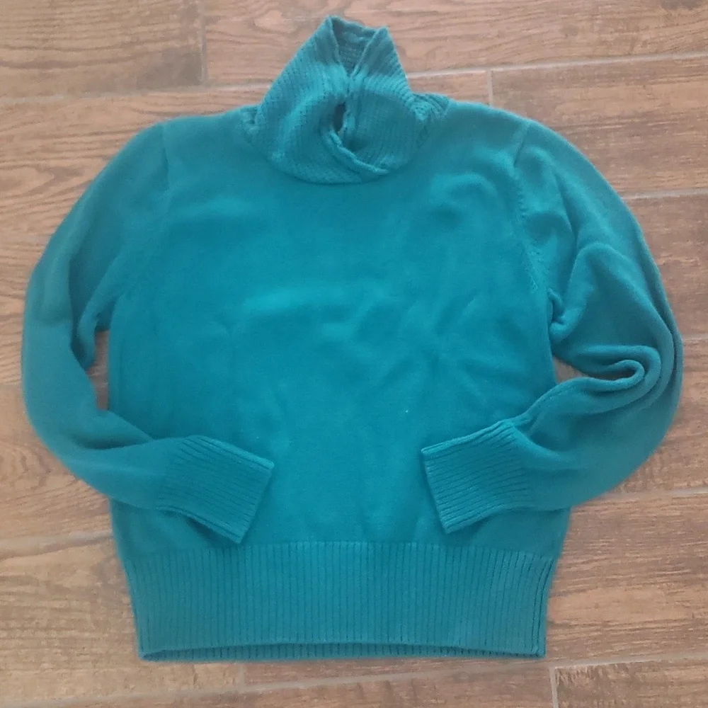 Sweaters - Picture 2 of 6